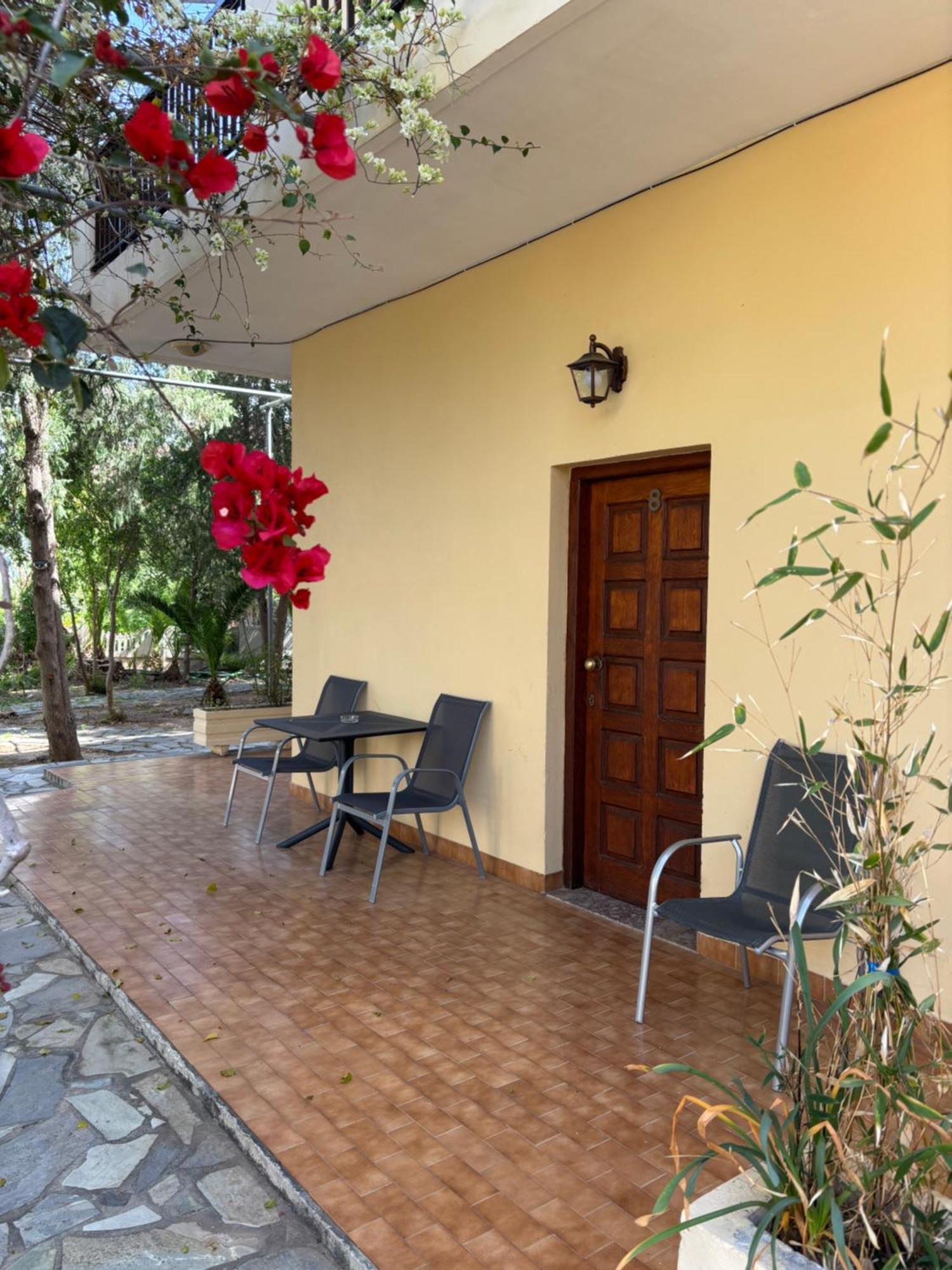 Stelios Rooms Palaiochora Exterior photo