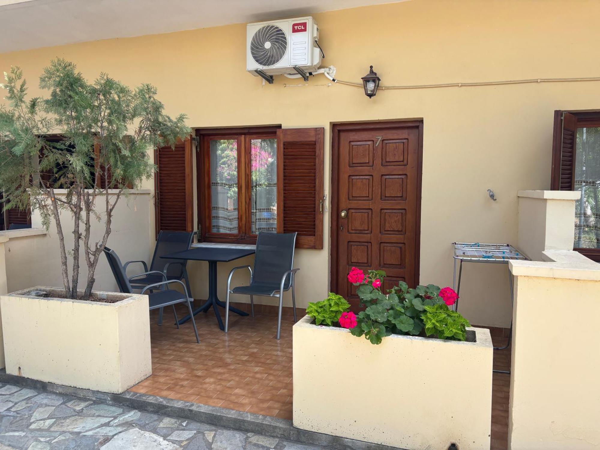 Stelios Rooms Palaiochora Exterior photo