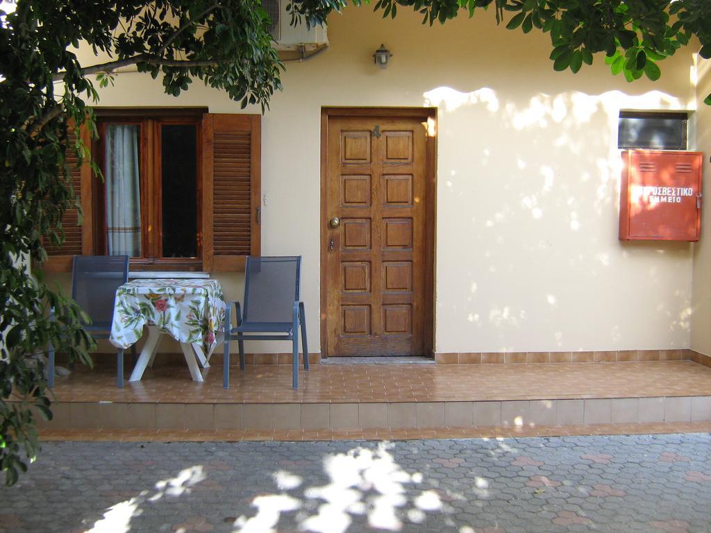 Stelios Rooms Palaiochora Exterior photo