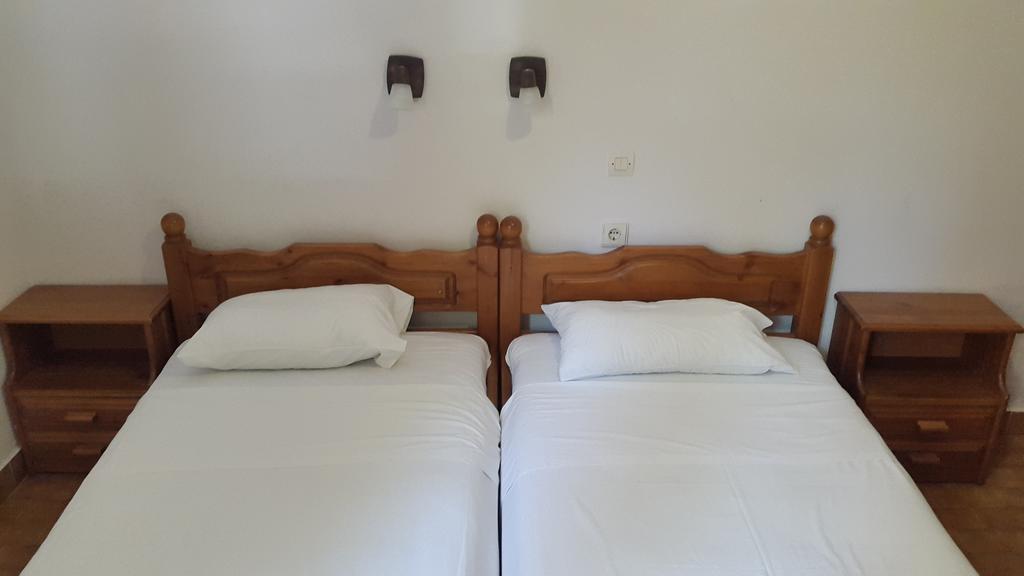 Stelios Rooms Palaiochora Exterior photo