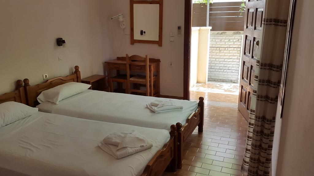 Stelios Rooms Palaiochora Exterior photo