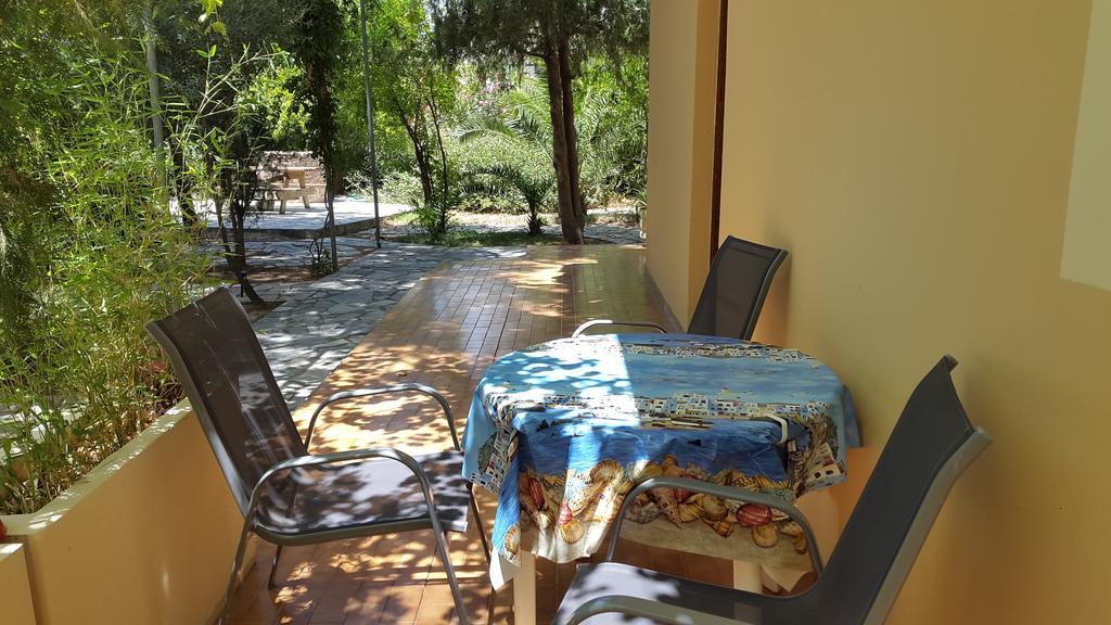 Stelios Rooms Palaiochora Exterior photo