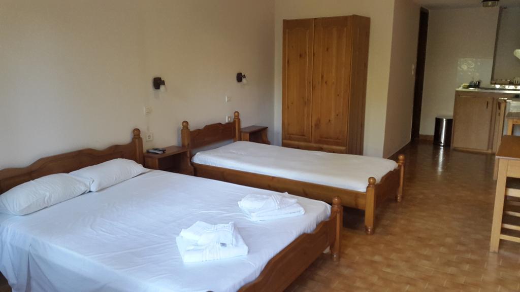 Stelios Rooms Palaiochora Exterior photo