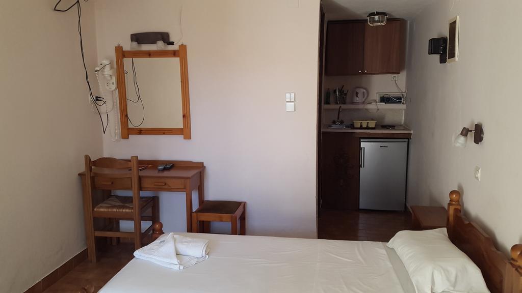 Stelios Rooms Palaiochora Exterior photo