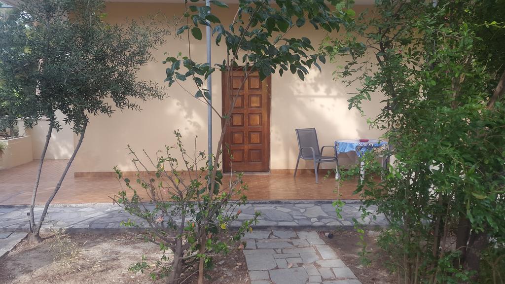 Stelios Rooms Palaiochora Exterior photo