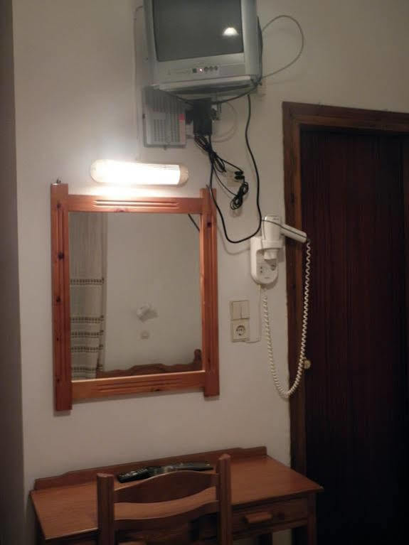 Stelios Rooms Palaiochora Exterior photo